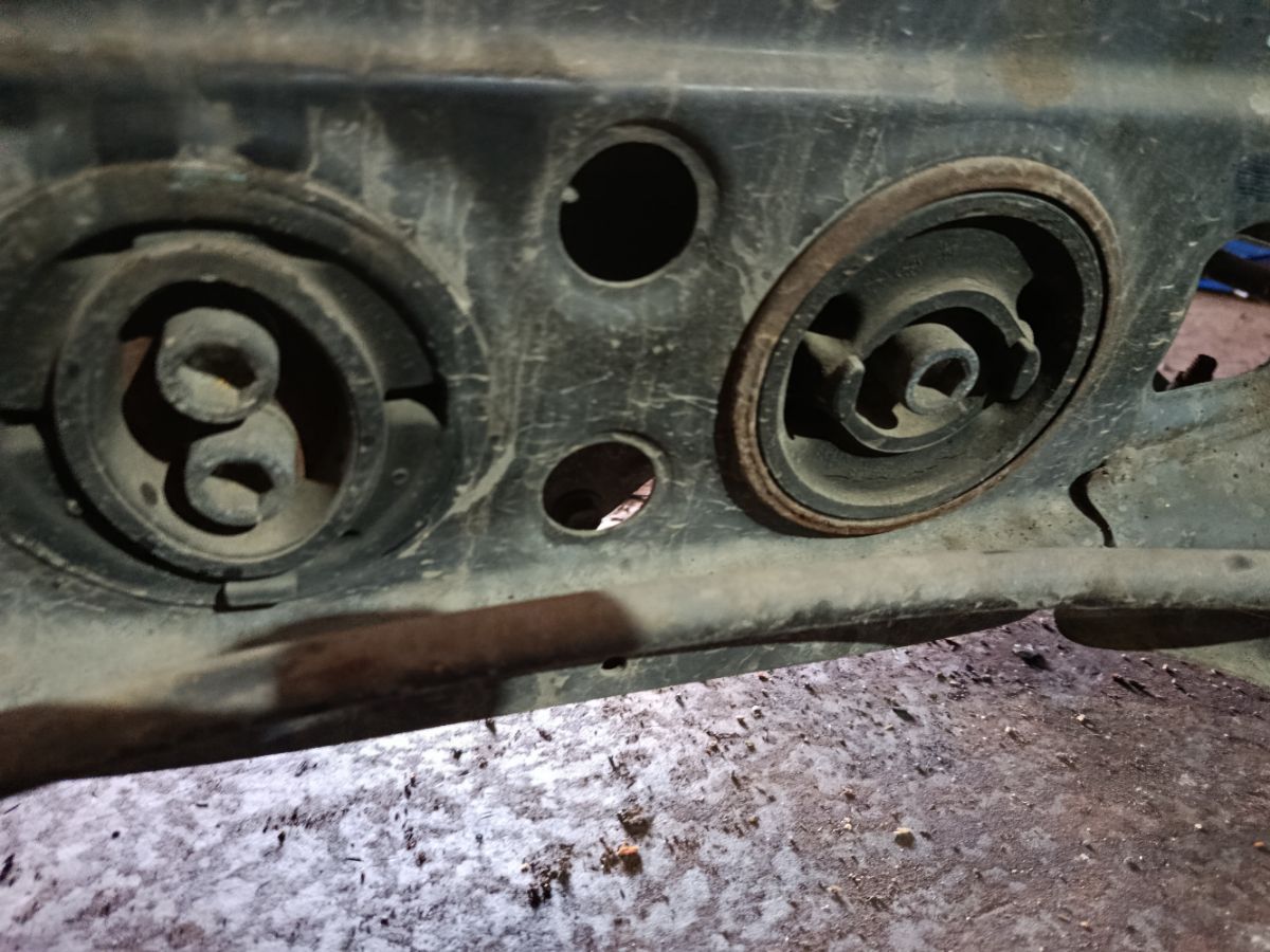 Балка подвески 51206-30080 на Toyota Crown GRS182 3GR-FSE Фото 7