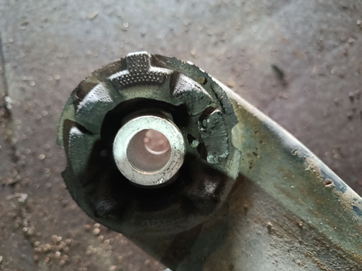 Балка подвески 51206-30080 на Toyota Crown GRS182 3GR-FSE Фото 10