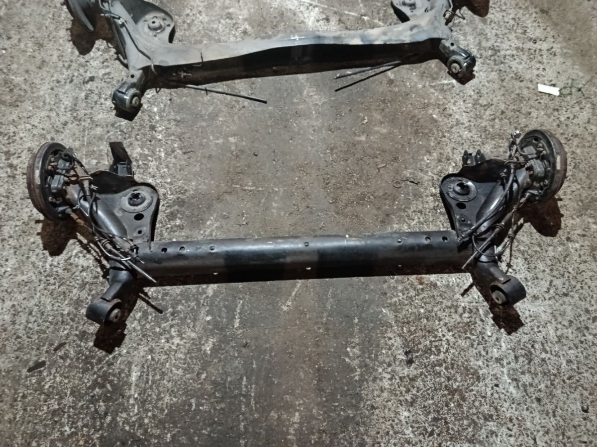 Балка подвески на Mazda Demio DE3FS ZJ-VE Фото 2