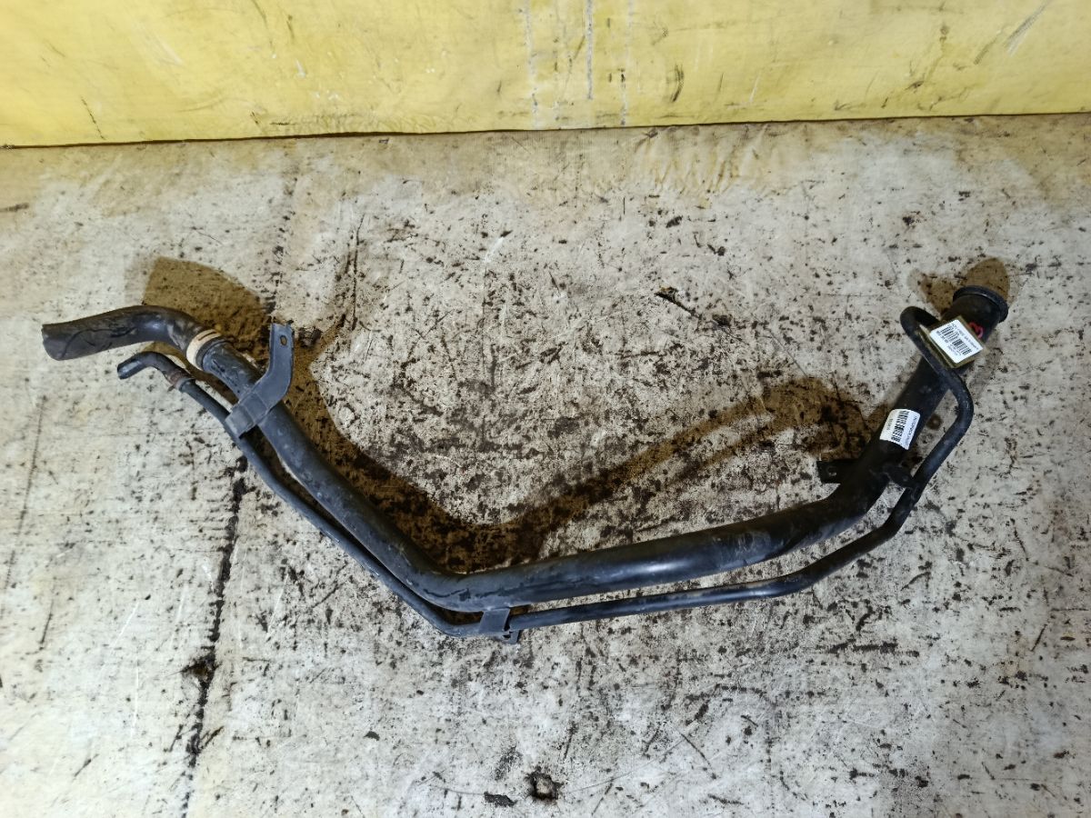 Заливная горловина топливного бака на Honda Freed GB3 L15A Фото 1