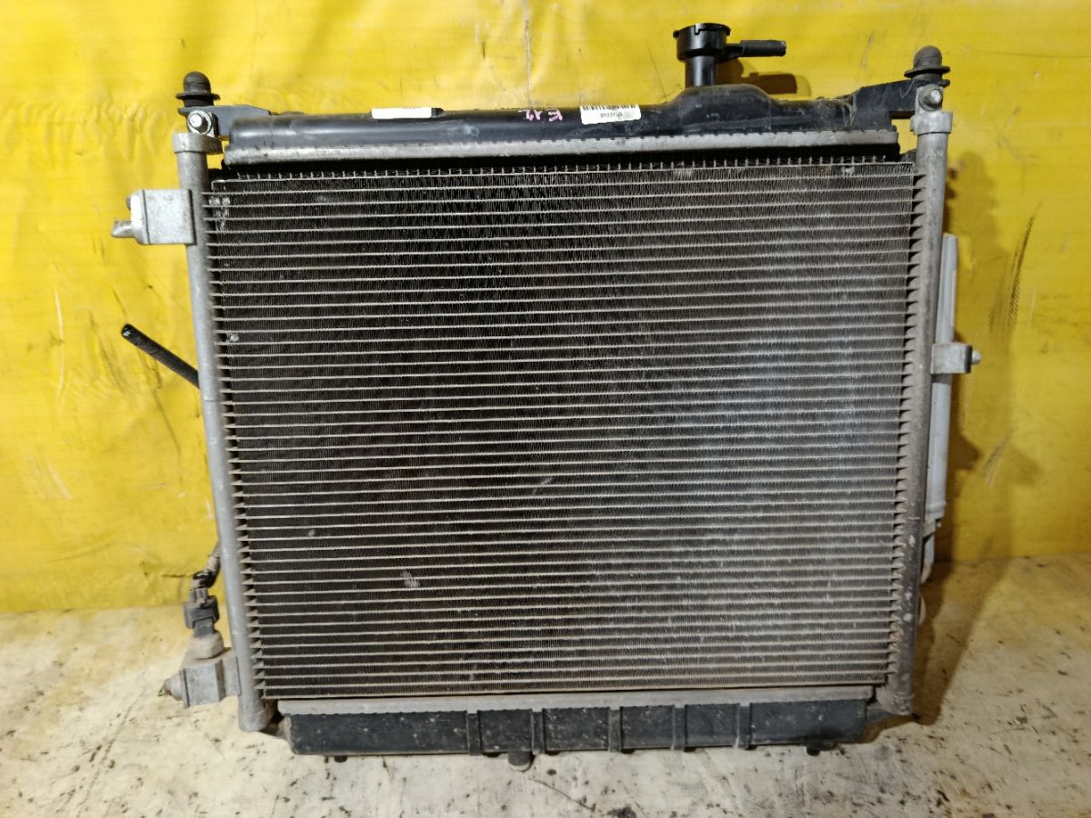 Радиатор ДВС на Nissan Note E12 HR12DE Фото 1