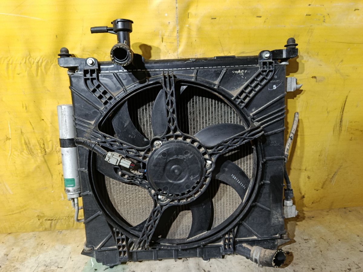 Радиатор ДВС на Nissan Note E12 HR12DE Фото 3