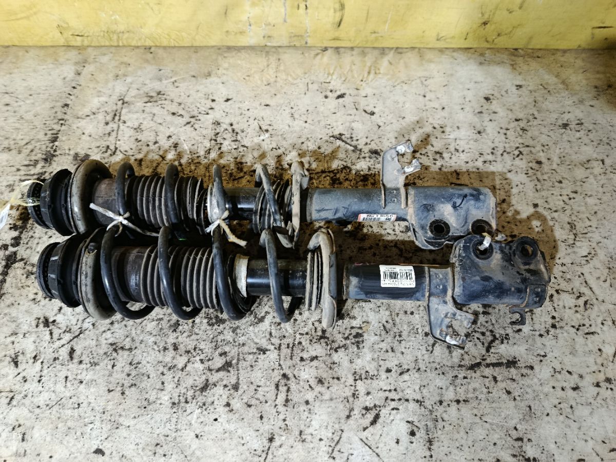 Стойка амортизатора на Nissan Note E12 HR12DDR Фото 1