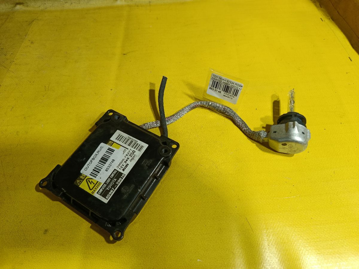 Блок розжига ксенона 85967-20010 на Toyota Noah ZRR70G Фото 4