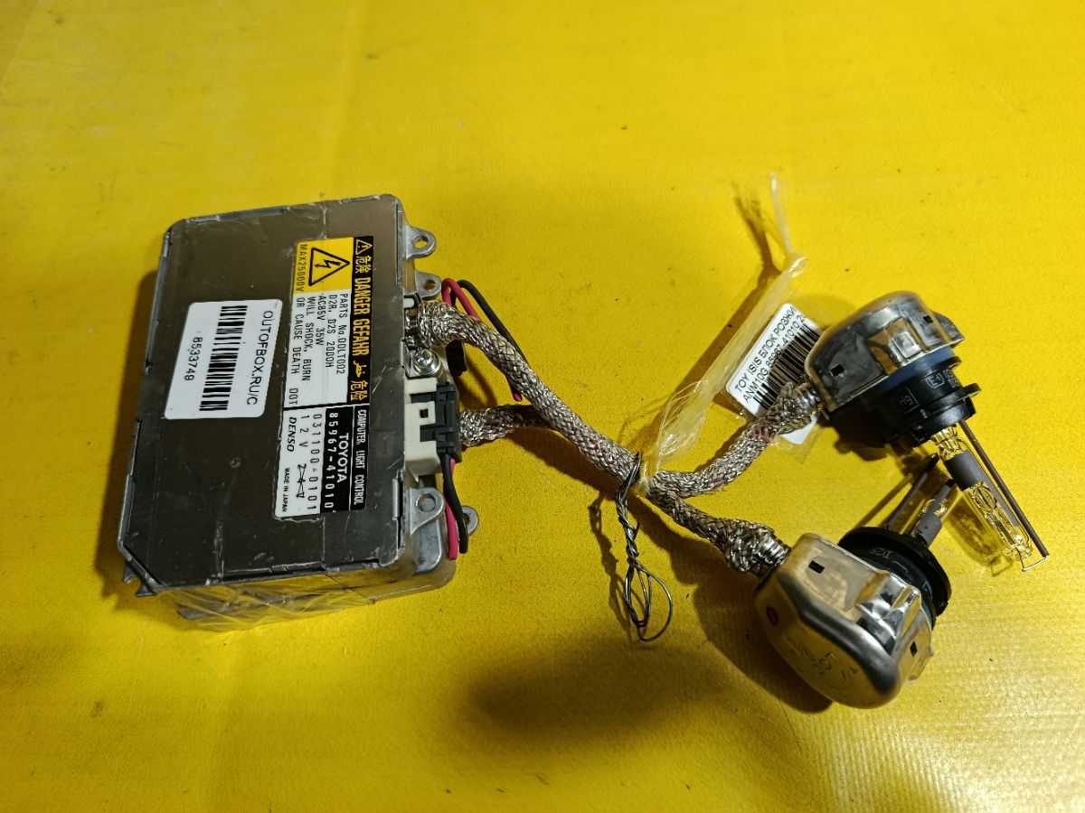 Блок розжига ксенона 85967-41010 на Toyota Isis ANM10G Фото 2