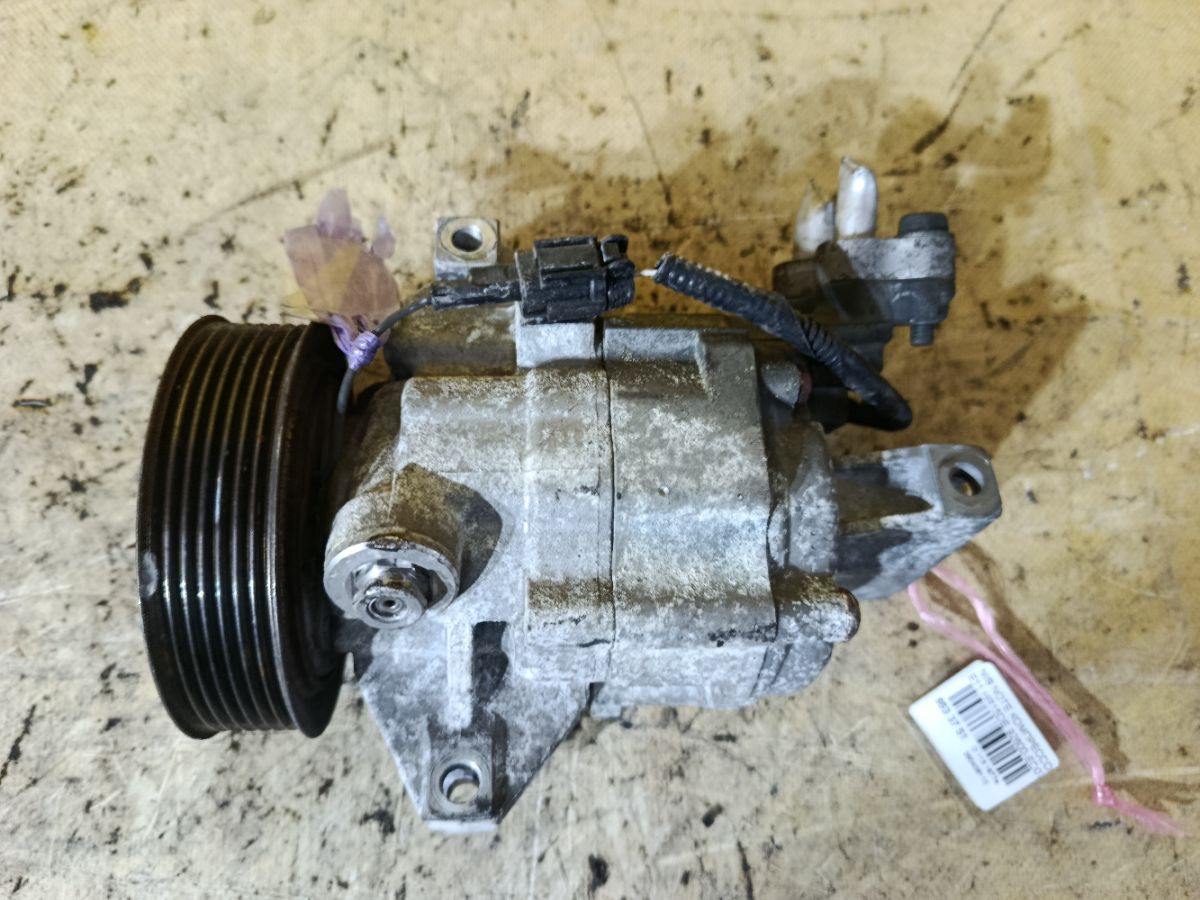 Компрессор кондиционера 92600-ED07B на Nissan Note E11 HR15DE Фото 2