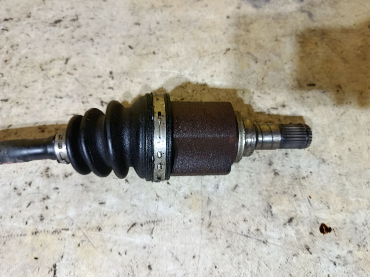 Привод на Nissan Note E11 HR15DE Фото 3