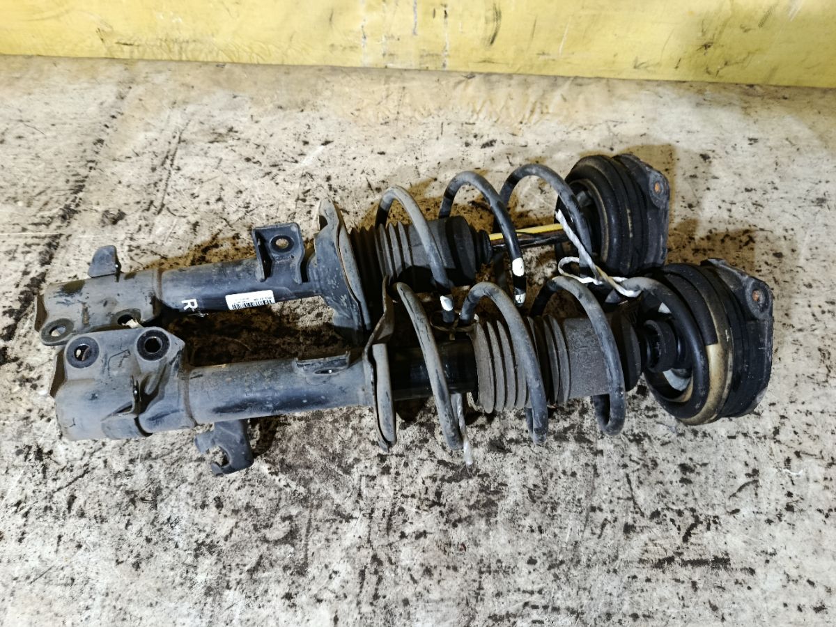 Стойка амортизатора на Nissan Note E11 HR15DE Фото 2