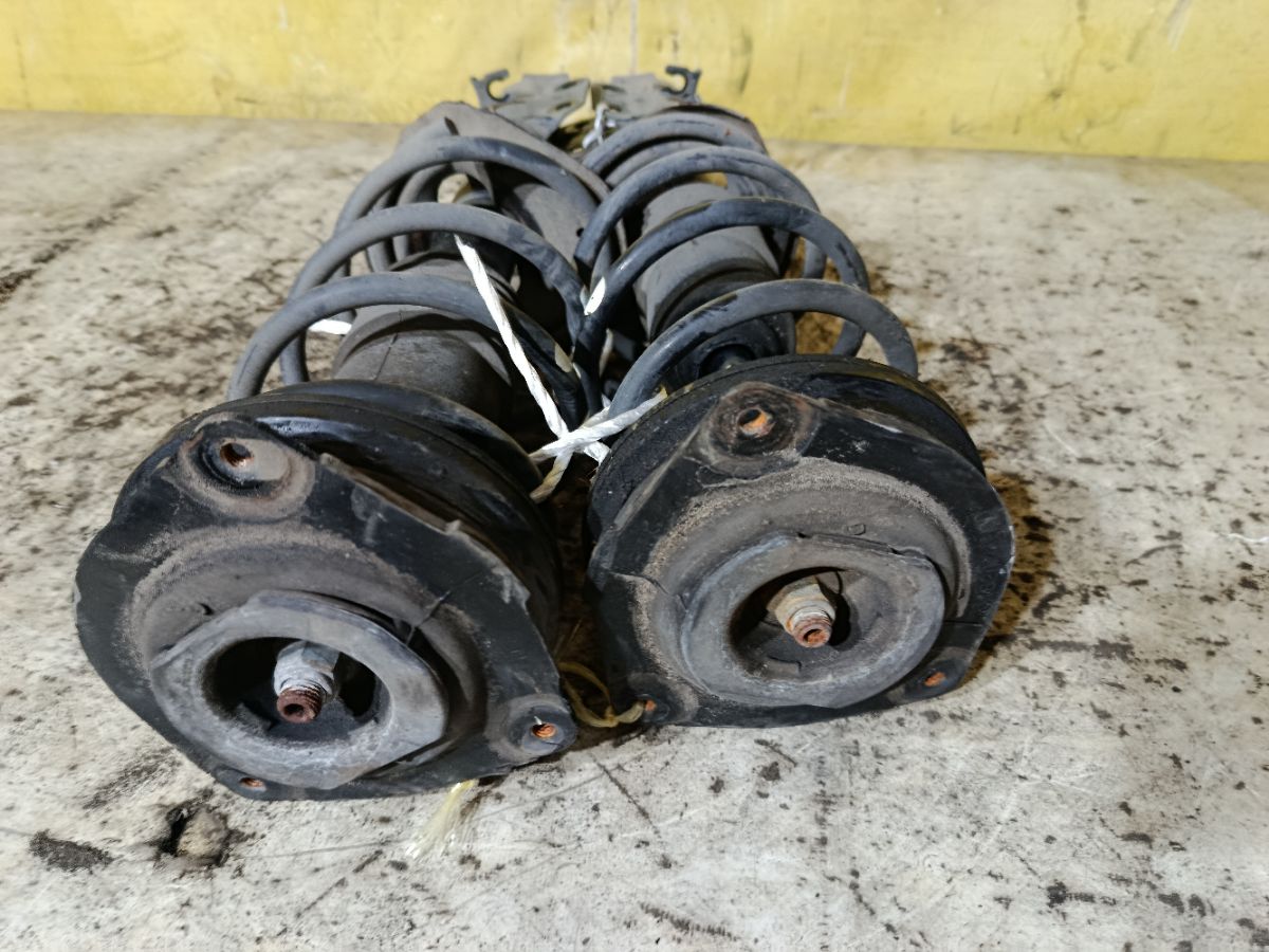 Стойка амортизатора на Nissan Note E11 HR15DE Фото 3