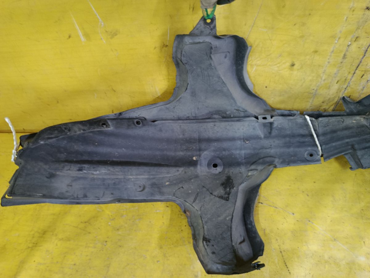 Подкрылок 63843-1U600, 63842-1U600 на Nissan Note E11 HR15DE Фото 3