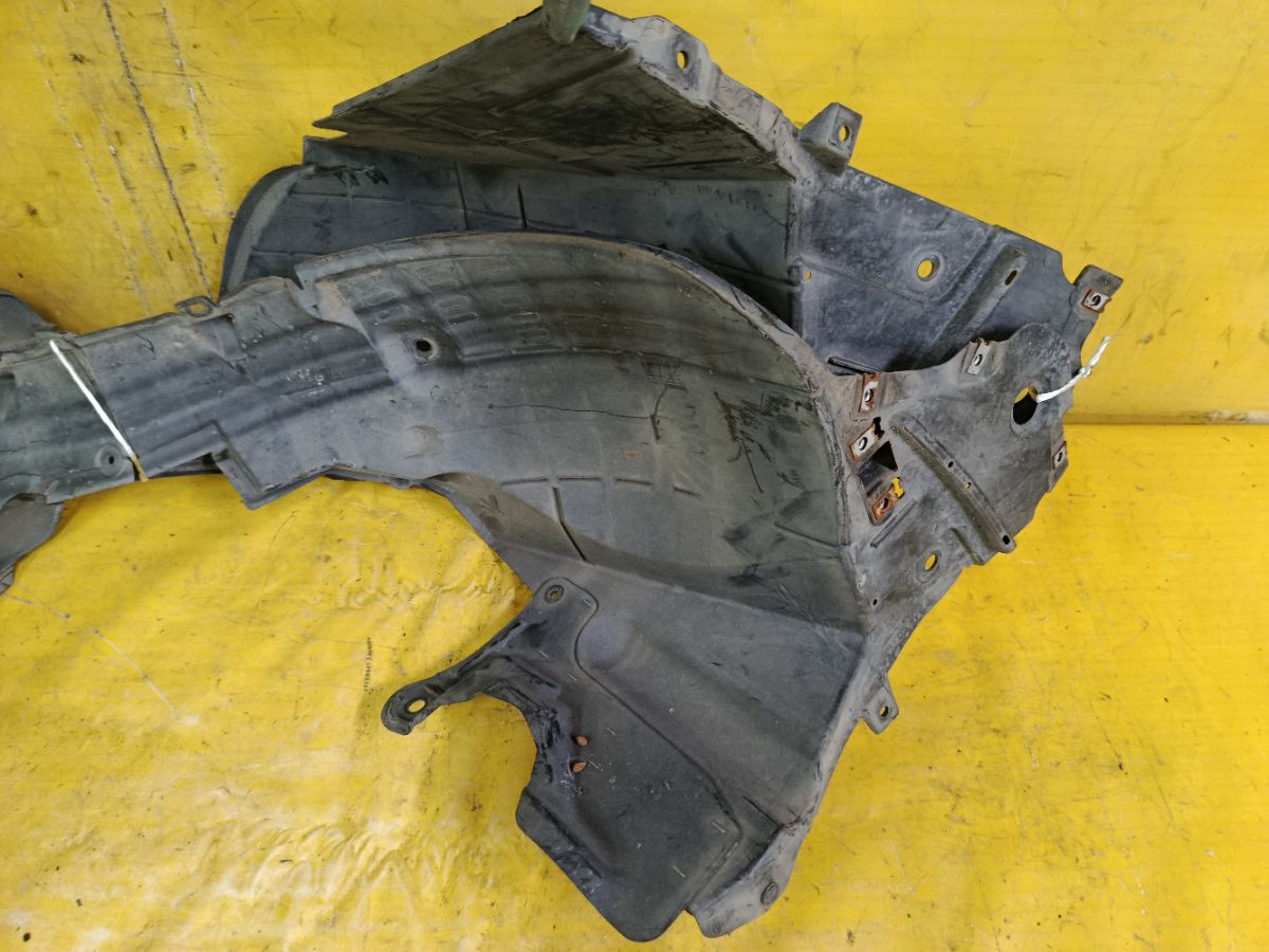 Подкрылок 63843-1U600, 63842-1U600 на Nissan Note E11 HR15DE Фото 4