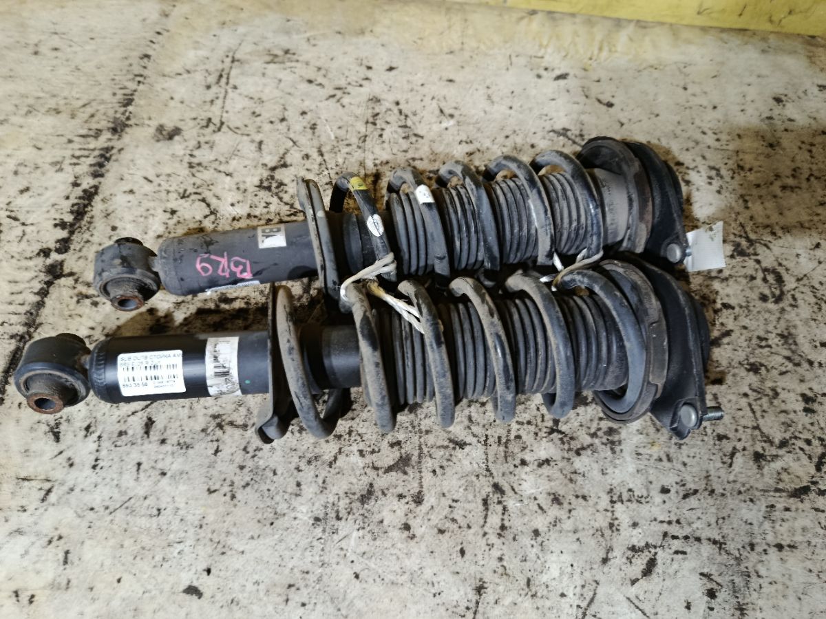Стойка амортизатора на Subaru Outback BR9 EJ25 Фото 1