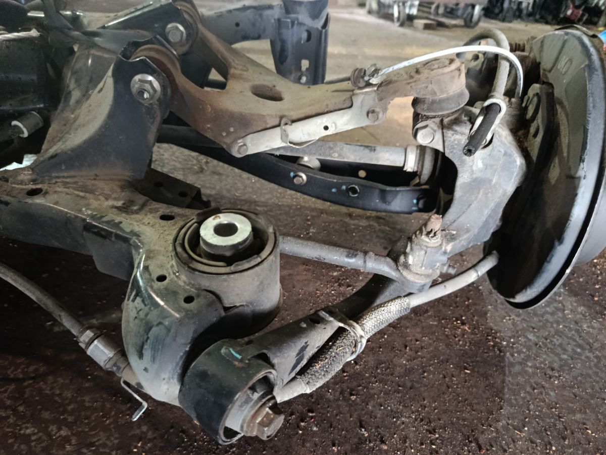 Балка подвески на Subaru Outback BR9 EJ25 Фото 8