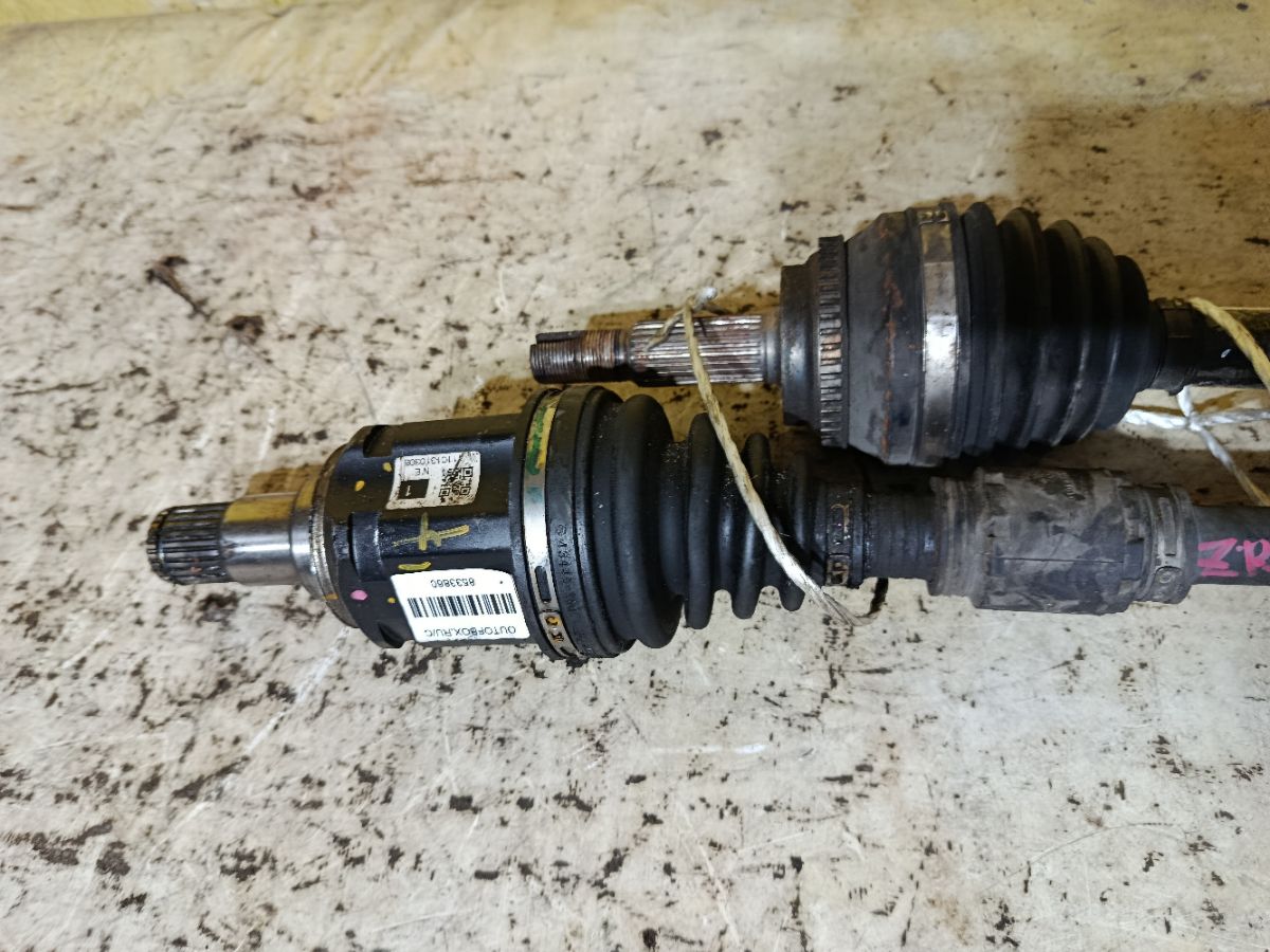 Привод на Toyota Voxy ZRR70G 3ZR-FAE Фото 2