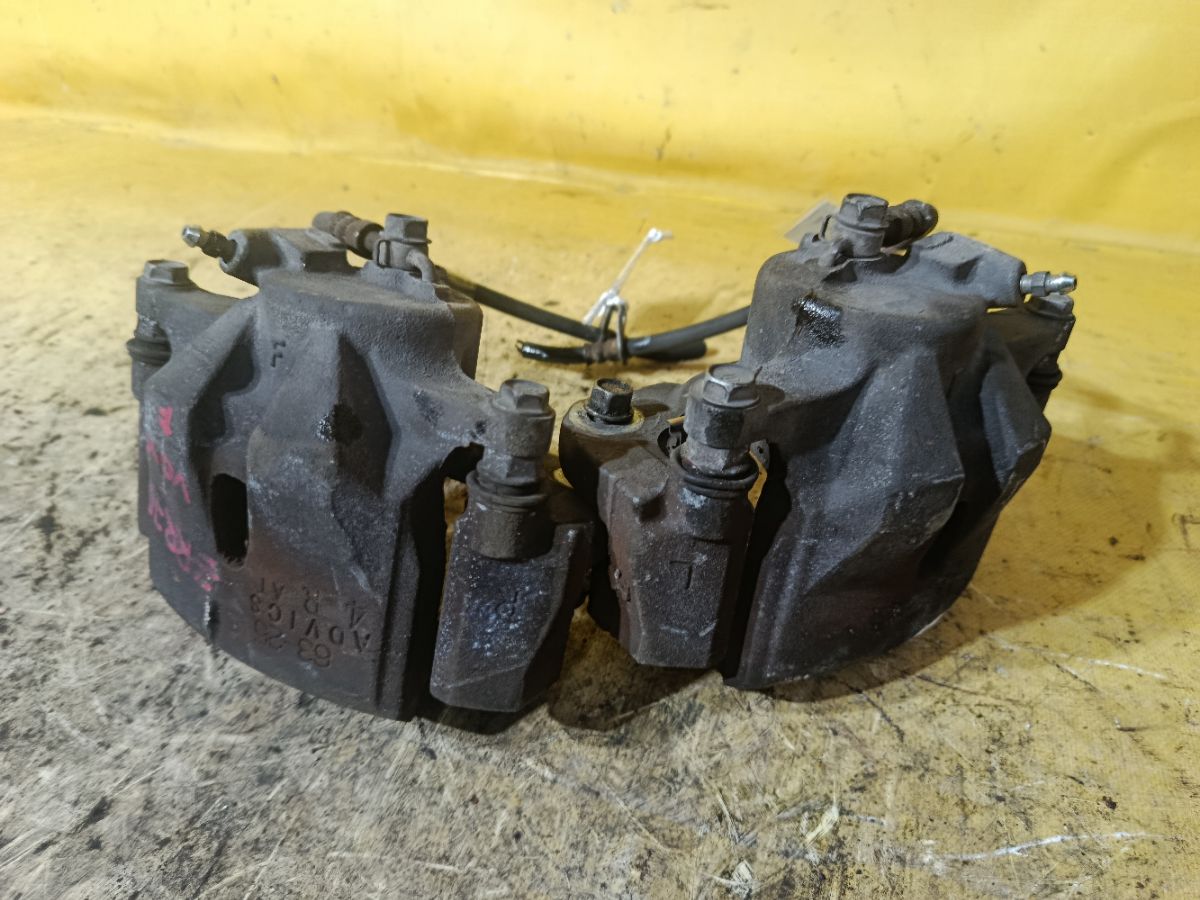 Суппорт на Toyota Voxy ZRR70G 3ZR-FAE Фото 2