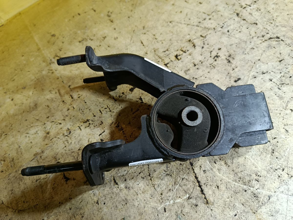 Подушка двигателя на Toyota Voxy ZRR70G 3ZR-FAE Фото 2