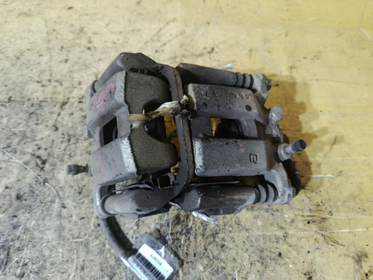 Суппорт на Nissan Leaf AZE0 EM57 Фото 2