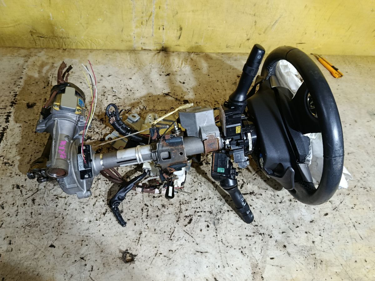 Рулевая колонка на Toyota Voxy ZRR70G Фото 2