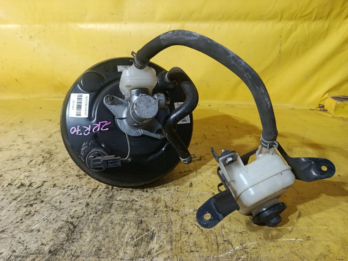 Главный тормозной цилиндр на Toyota Voxy ZRR70G 3ZR-FAE Фото 1