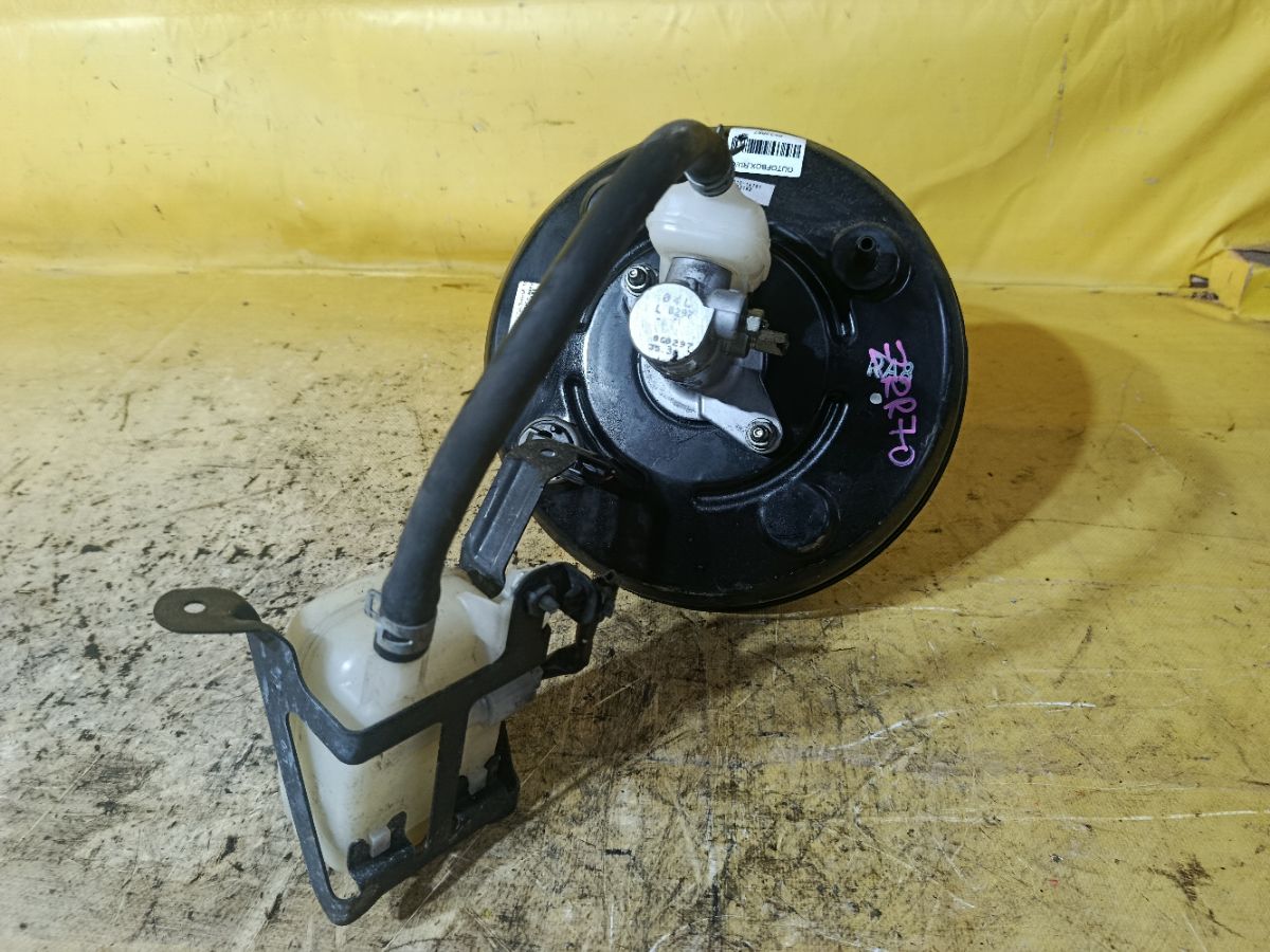 Главный тормозной цилиндр на Toyota Noah ZRR70G 3ZR-FAE Фото 1