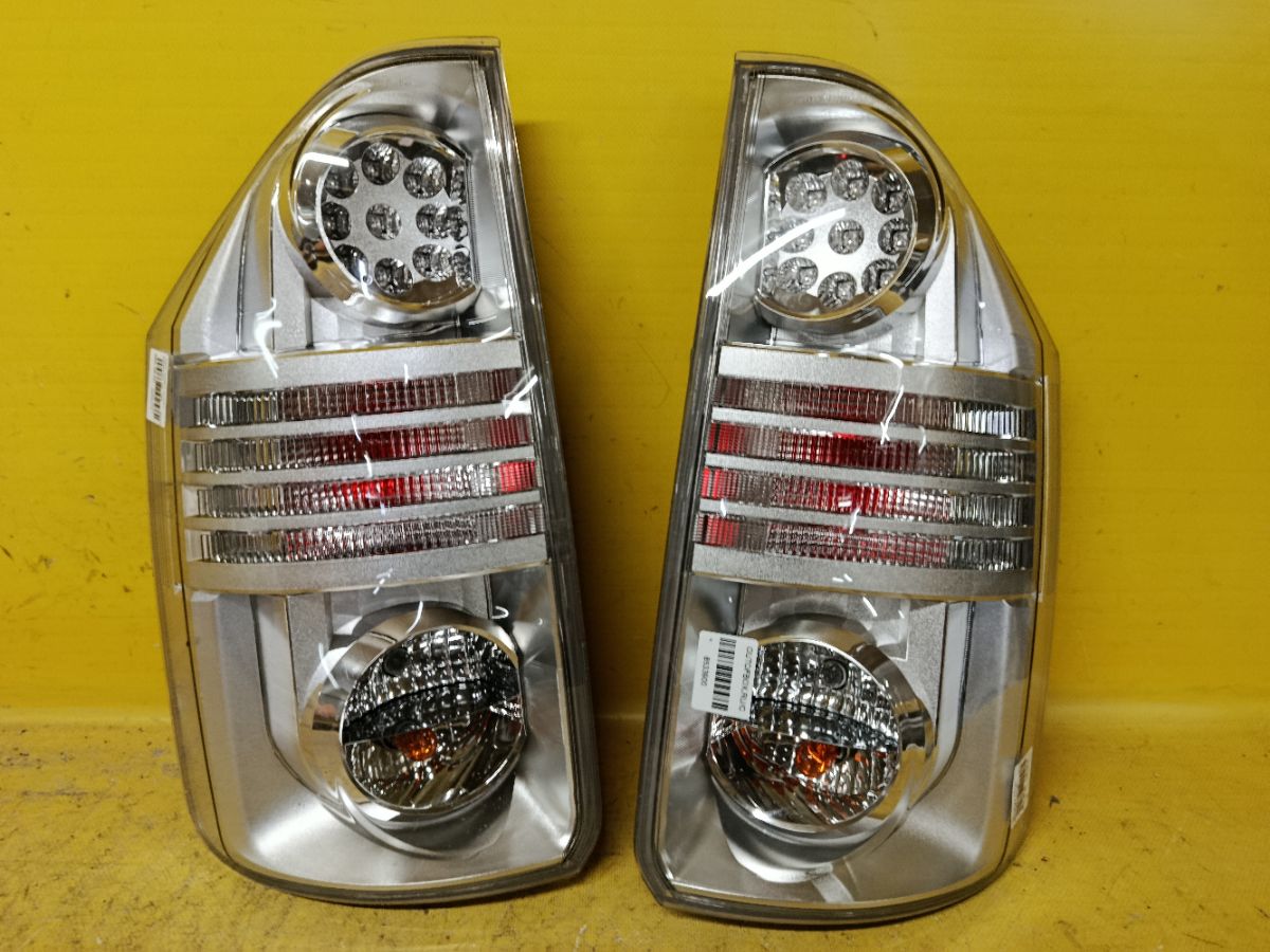 Стоп 28-199 28-199, на Toyota Voxy ZRR70G Фото 1