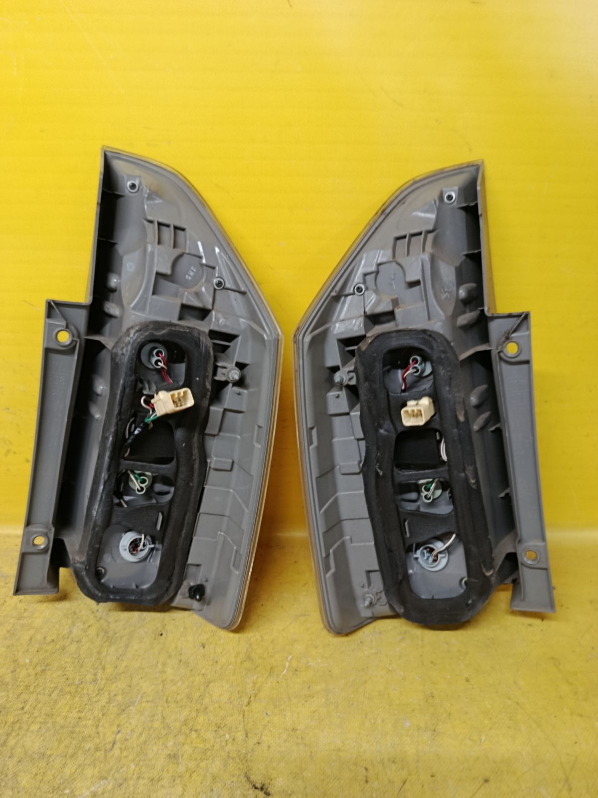 Стоп 28-220 28-220, на Toyota Voxy ZRR70G Фото 4