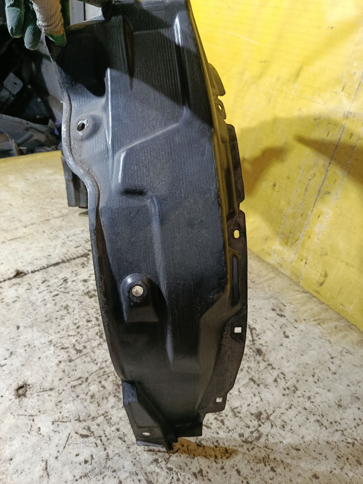 Подкрылок 53875-289201 на Toyota Noah ZRR70G Фото 3