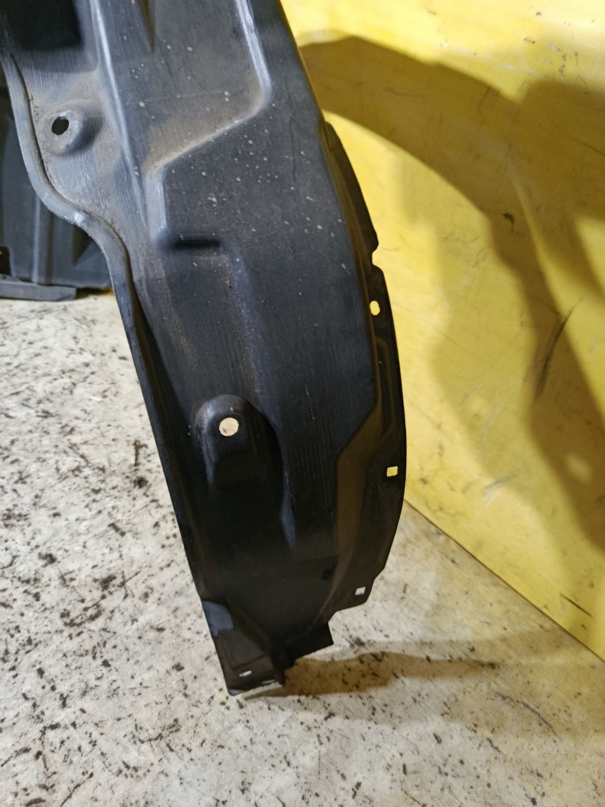 Подкрылок 53875-28201 на Toyota Voxy ZRR70G 3ZR-FAE Фото 5