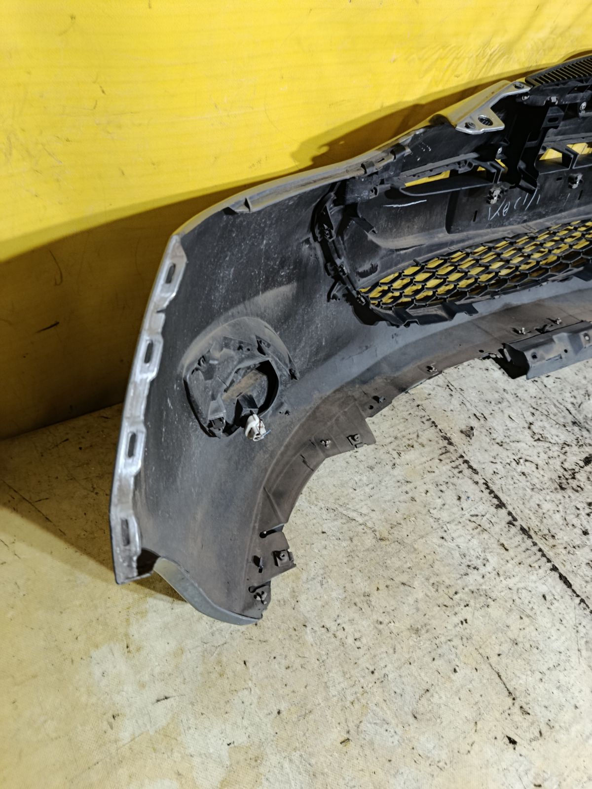 Бампер DR61-500312, 038D65150031C8N, 25301967, 2741570, 3421901, 5605050, 931104, D65150031B8H, D65150031BAA, D65150031C8N, D65150031CAA, D65150031CBB, MZ04105BA, MZ04105BAV, MZ04105BB, MZ51100000000, STMZ520000 на Mazda Demio DE3FS Фото 7