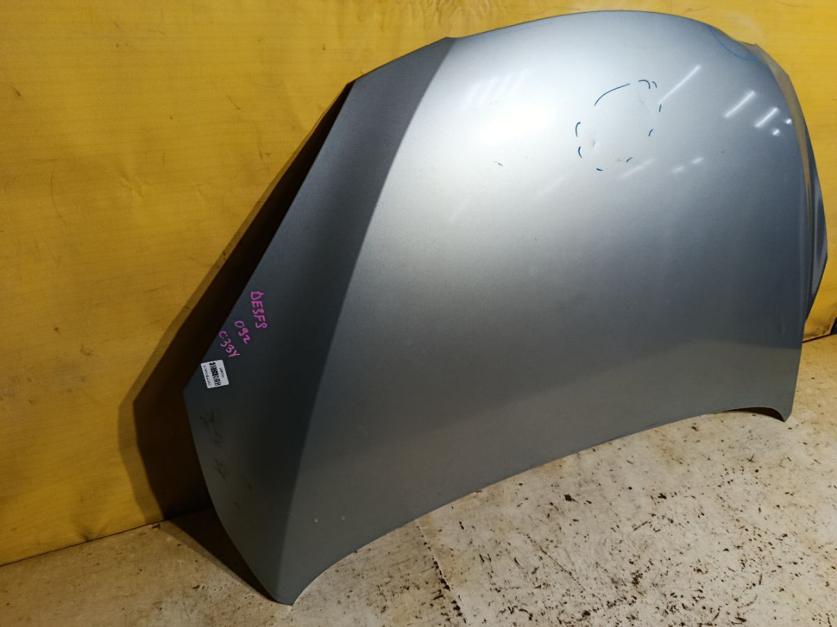 Капот 05031967, 12302101, 160108, 2741660, 3421280A1, 453303, 453303J, 5605000, 6803003421280P, 8120189, 931800, 99C30, D6Y1-52-31X, FP 4420 280, GD99C30, L04472, MV D6Y15231X, MVD6Y15231X, MZ0201A, MZ20052A, MZ20052AJ, MZ20052AQ, MZ20052AV, MZ3093100, MZ3093130, MZ51101500000, MZX0207330, PMZ20052A, STMZ520150, YRJ10M208001 на Mazda Demio DE3FS Фото 2