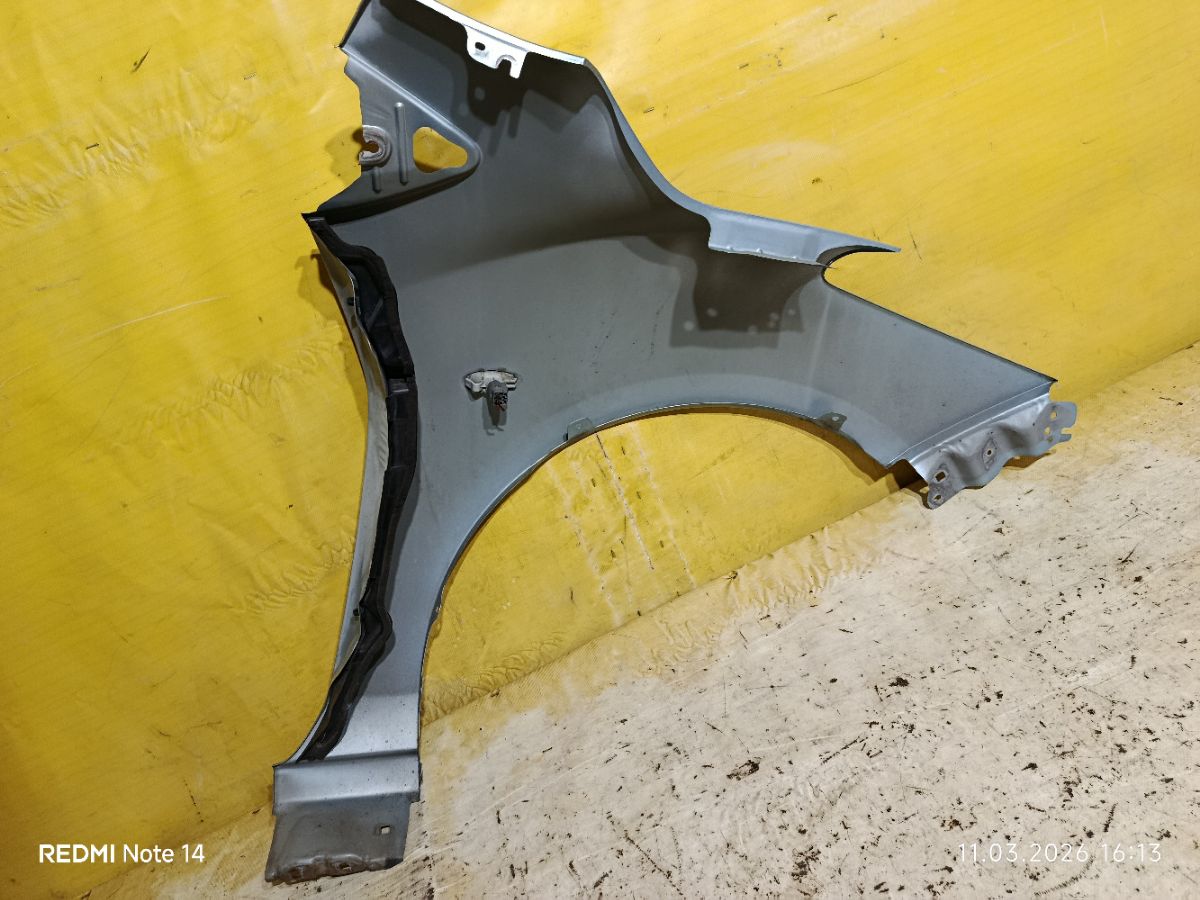 Крыло переднее 2741657, 3421311, 3421311A1, 4533011, 4533011J, 5605007, 6504043421311P, 931171, D01G52211B, D651-52-211B, DD1052211C, GDFN0061L, MD234021FL, MZ10069AL, MZ10069BL, MZ10069BLV, MZ3093024, MZ51101600L00, MZ51101601L00, MZX0207270L на Mazda Demio DE3FS Фото 6