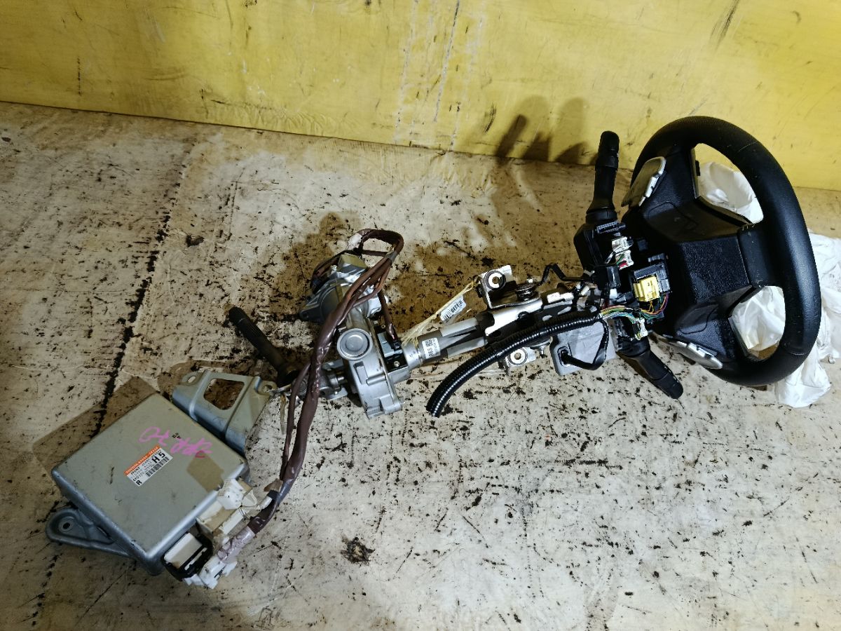 Рулевая колонка на Toyota Voxy ZRR70G Фото 3