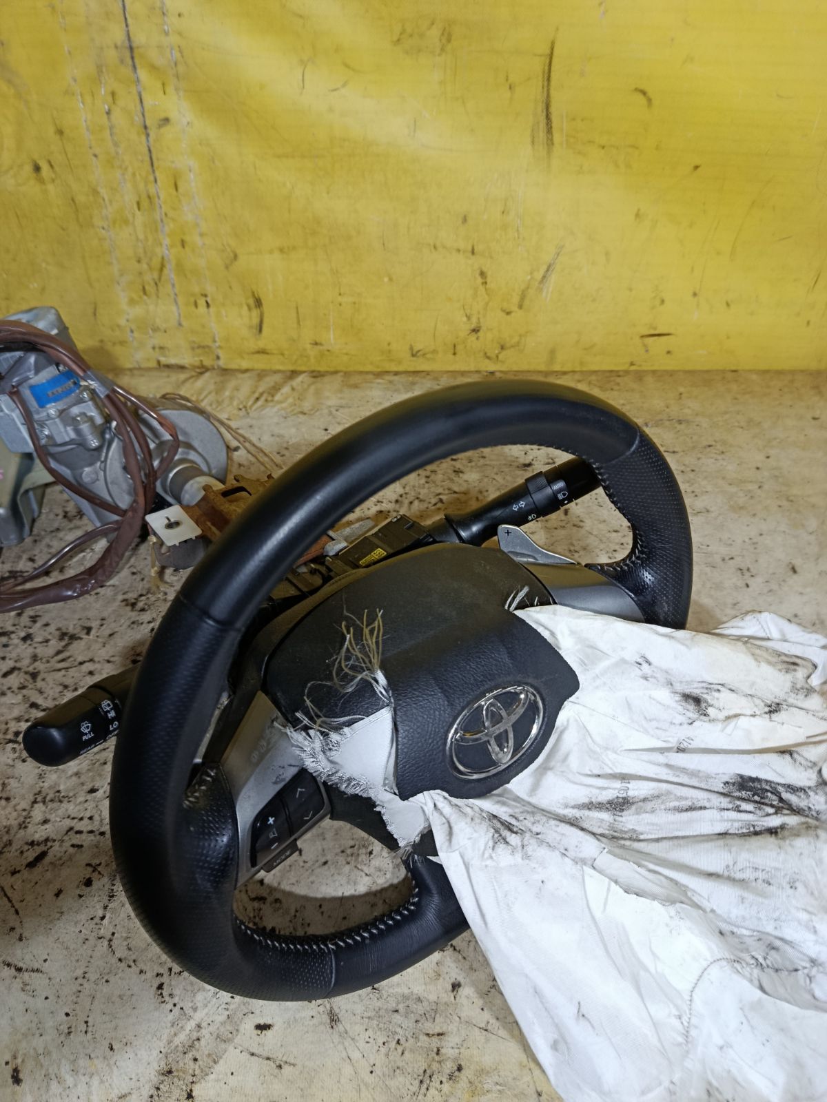 Рулевая колонка на Toyota Voxy ZRR70G Фото 4