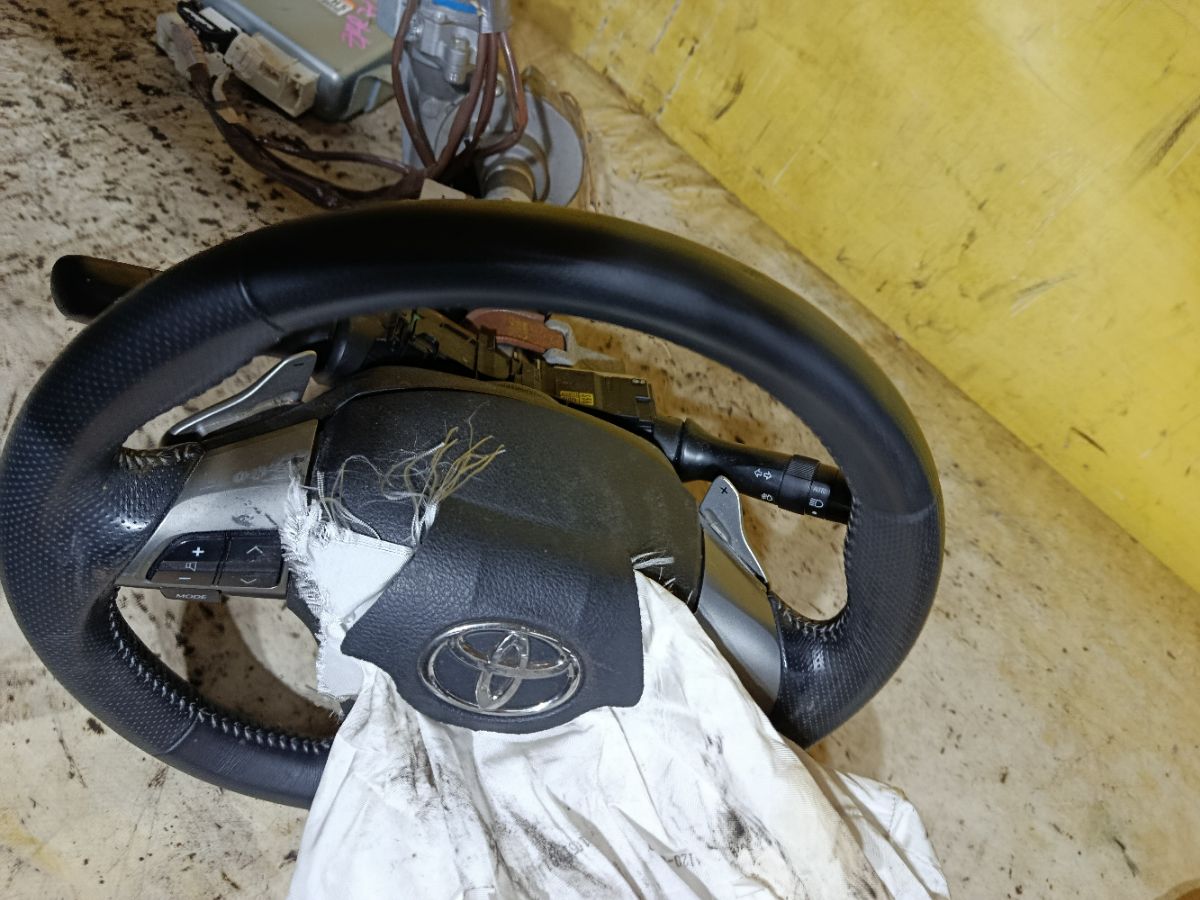 Рулевая колонка на Toyota Voxy ZRR70G Фото 5