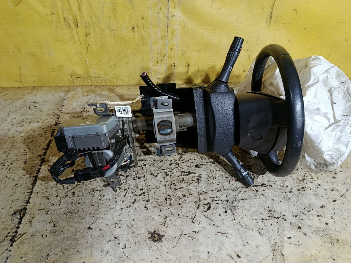 Рулевая колонка на Nissan Leaf AZE0 Фото 1