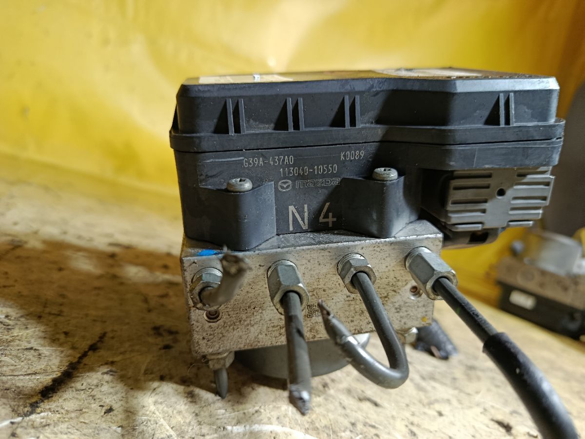 Блок ABS G39A437A0 на Mazda Atenza Wagon GHEFW LF-VD Фото 3