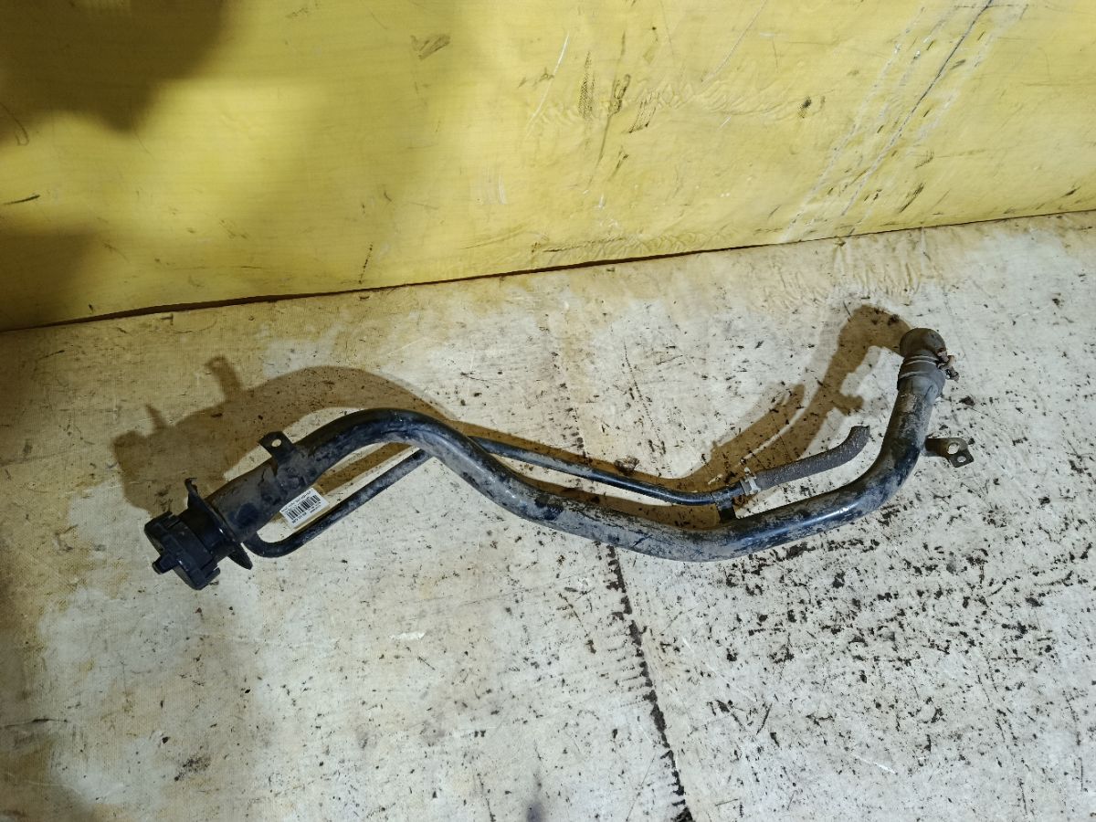 Заливная горловина топливного бака на Mazda Mpv LW3W L3 Фото 2