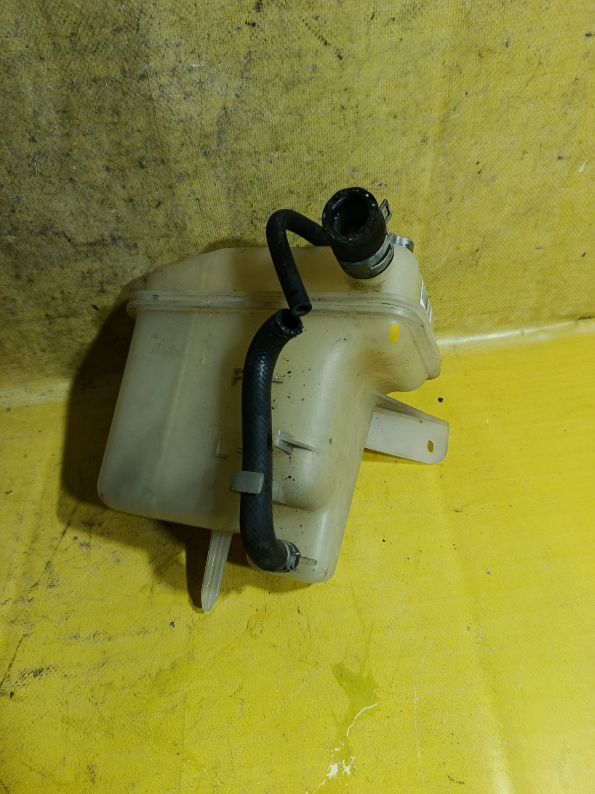 Бачок расширительный на Mazda Mpv LW3W L3 Фото 2