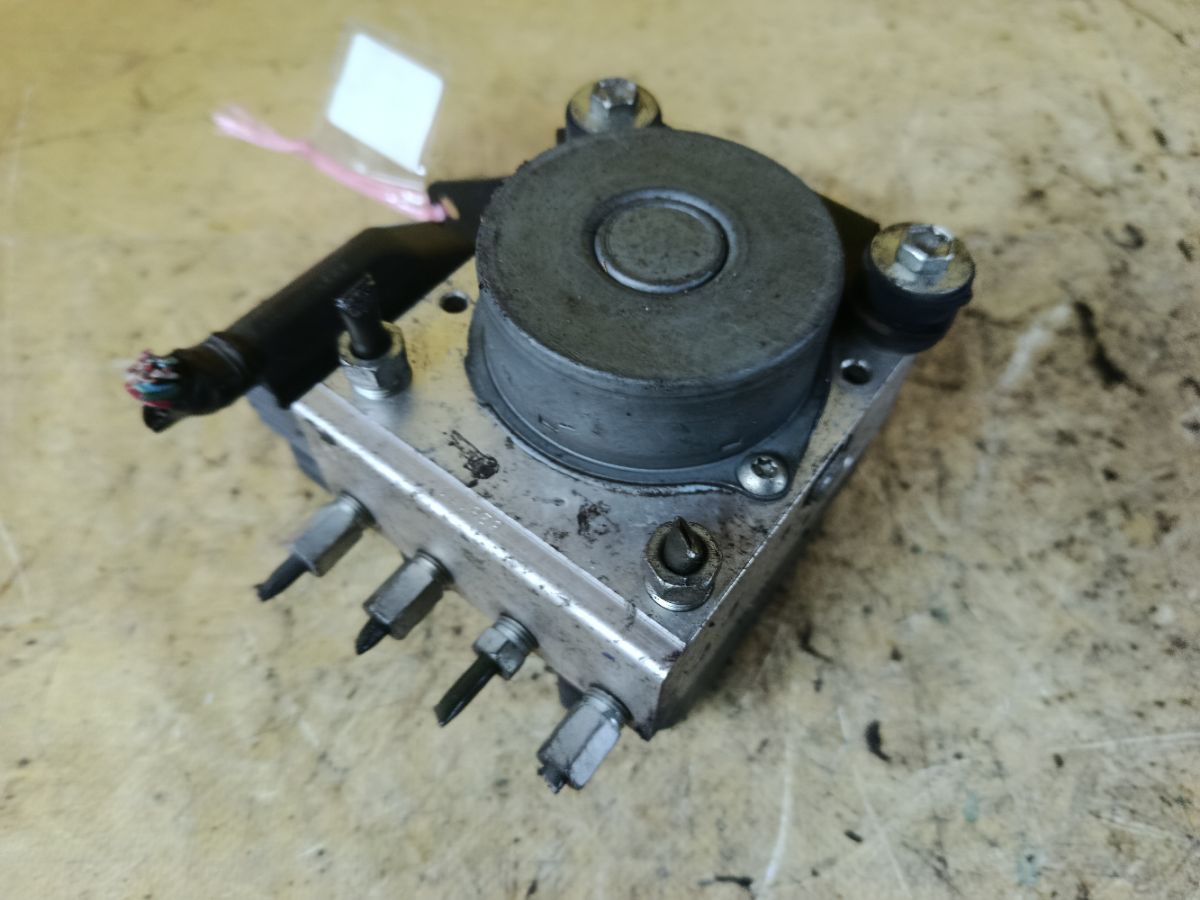 Блок ABS 44510-B2A20, 89540-B2770 на Daihatsu Move LA110S KF-VE Фото 3