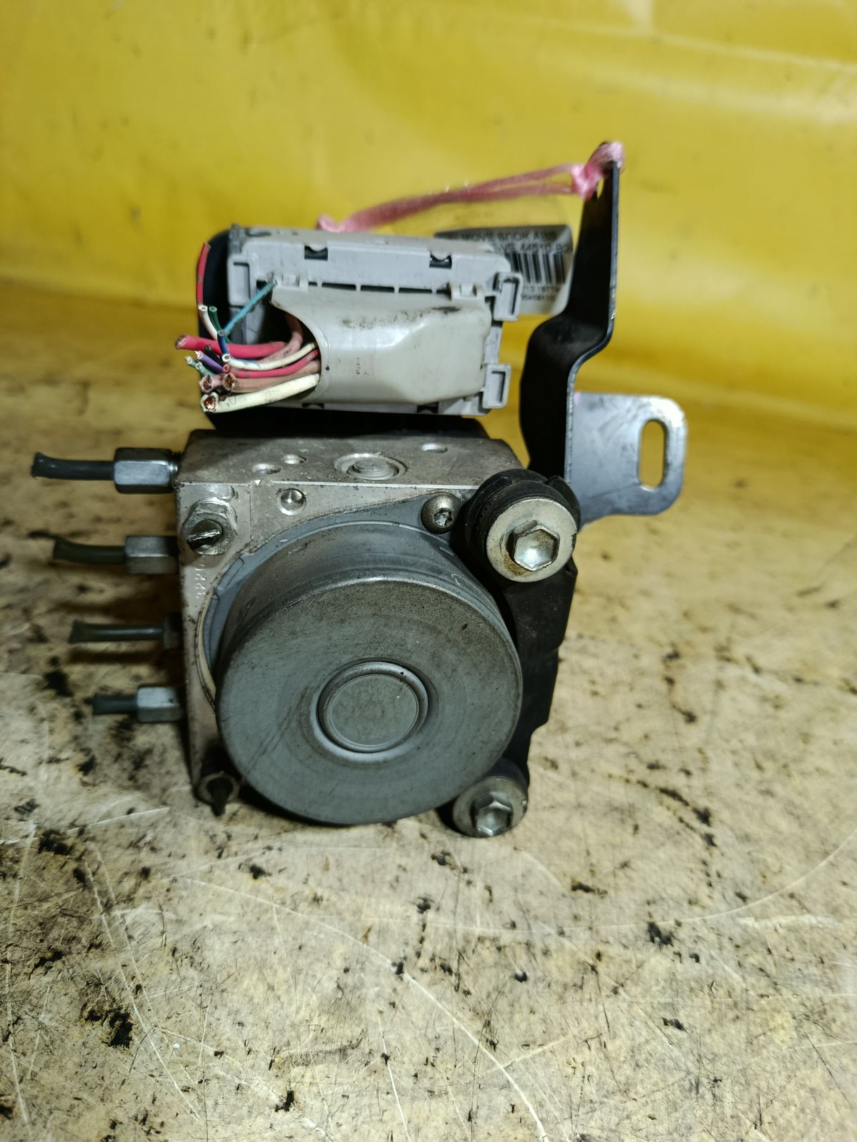 Блок ABS 44510-B2440, 89540-B2350 на Daihatsu Move LA100S KF-VE Фото 3