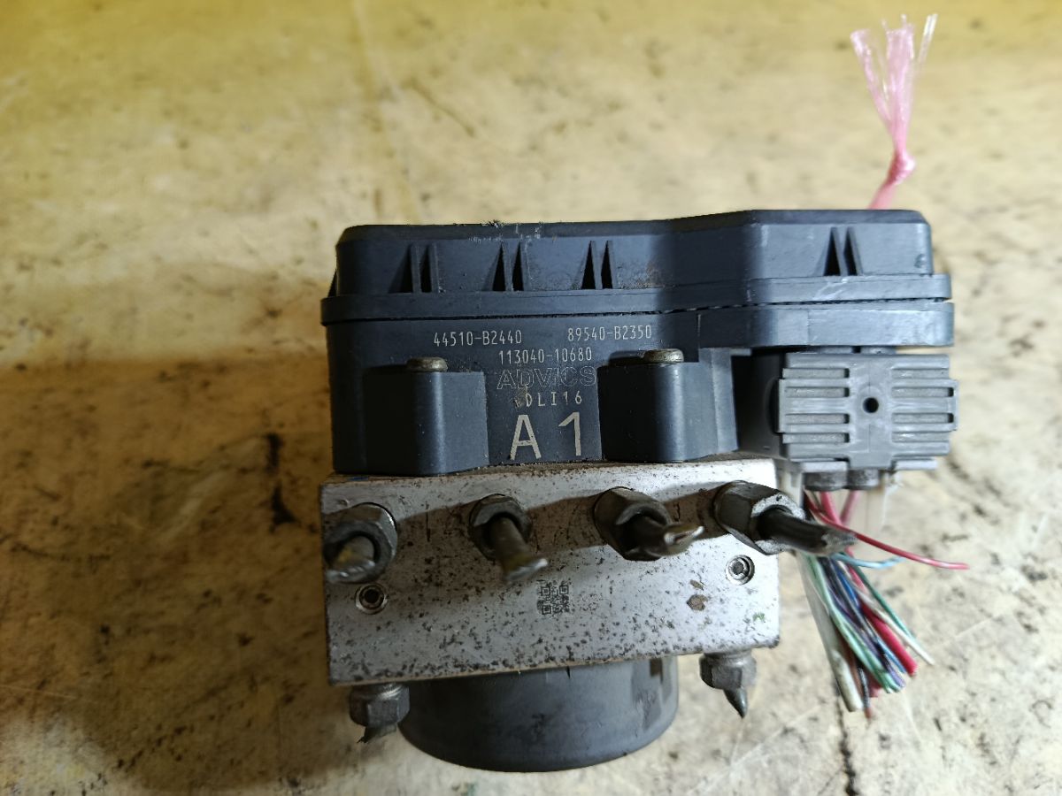 Блок ABS 44510-B2440, 89540-B2350 на Daihatsu Move LA100S KF-VE Фото 4