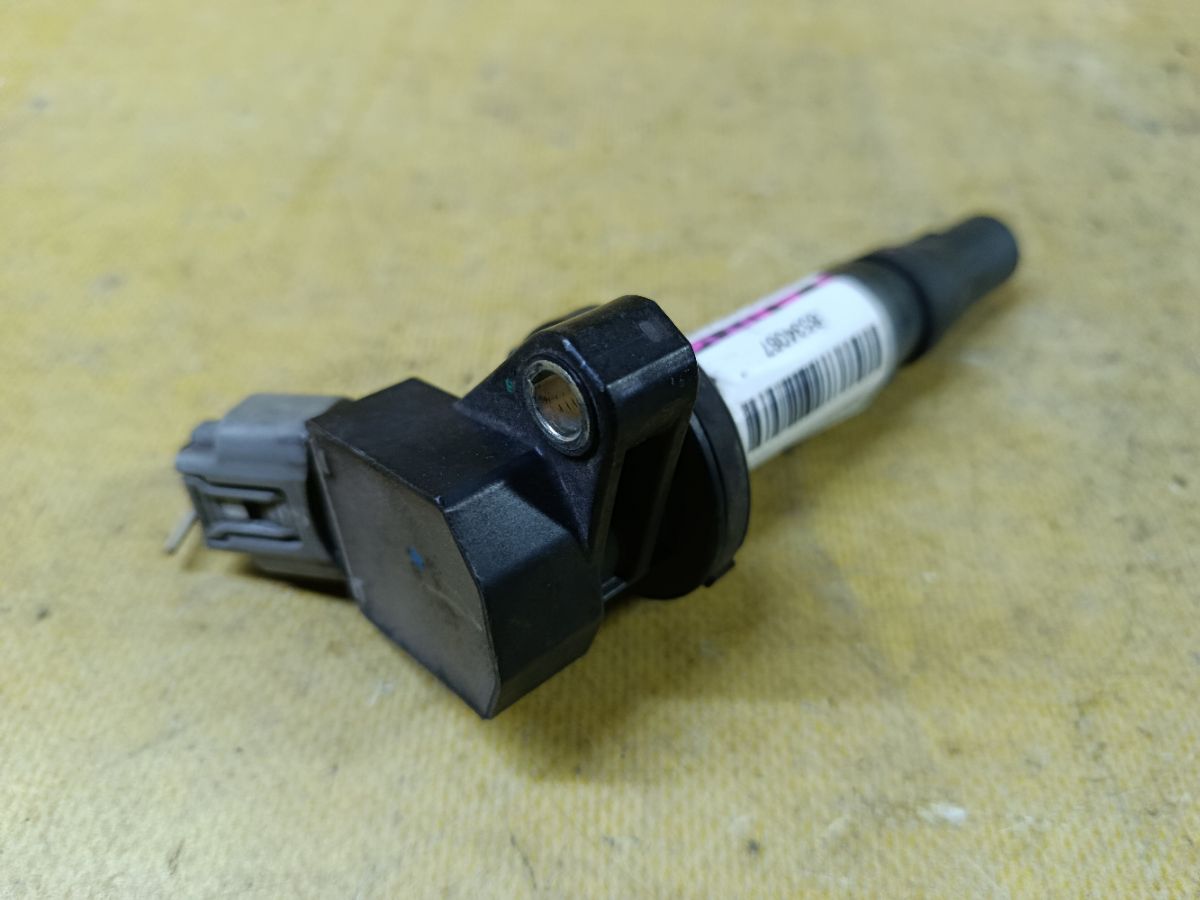 Катушка зажигания 19500-B2050 на Daihatsu Move LA100S KF-VE Фото 1