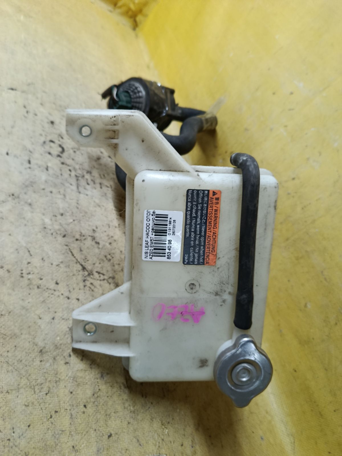 Насос отопителя на Nissan Leaf AZE0 EM57 Фото 2
