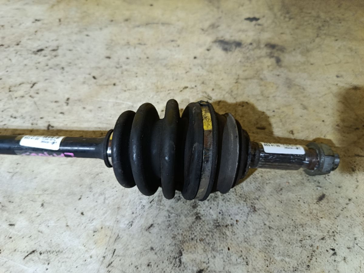 Привод на Daihatsu Move LA100S KF-VE Фото 3