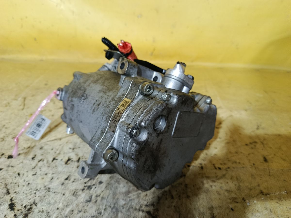 Компрессор кондиционера 92600-3NG0A на Nissan Leaf AZE0 EM57 Фото 1