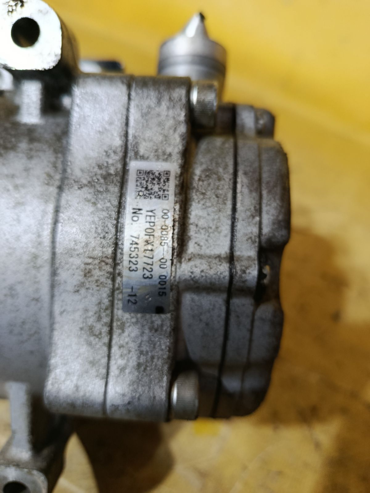 Компрессор кондиционера 92600-3NG0A на Nissan Leaf AZE0 EM57 Фото 2