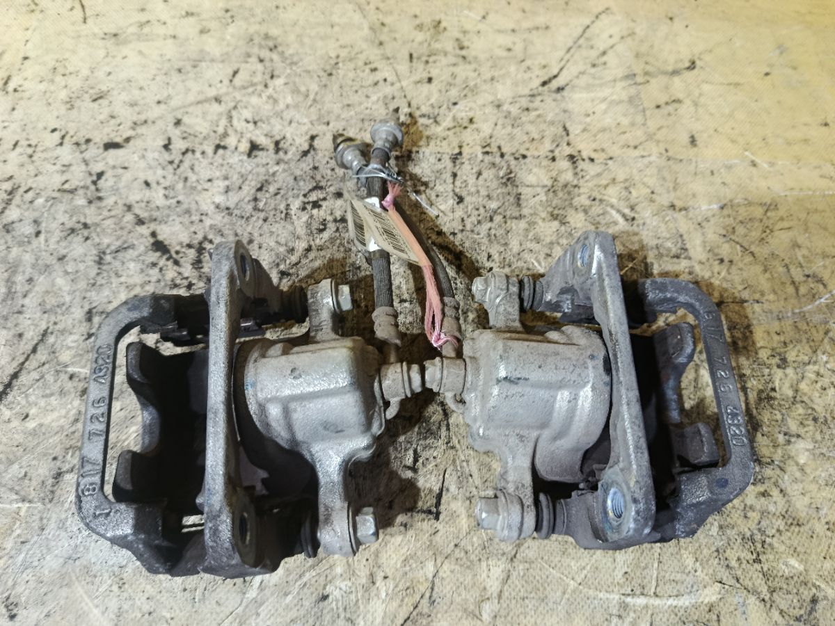 Суппорт на Nissan Leaf AZE0 EM57 Фото 1