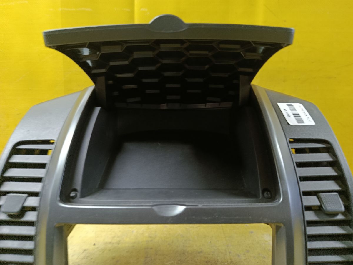 Консоль магнитофона 68260-1U600 на Nissan Note E11 Фото 5
