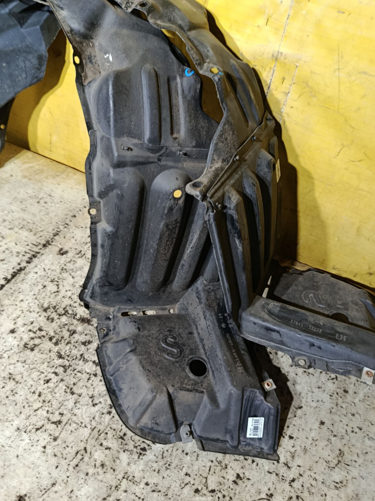 Подкрылок 53846-58020, 53845-58020, 53876-58010, 53875-58010 на Toyota Alphard MNH15W 1MZ-FE Фото 4