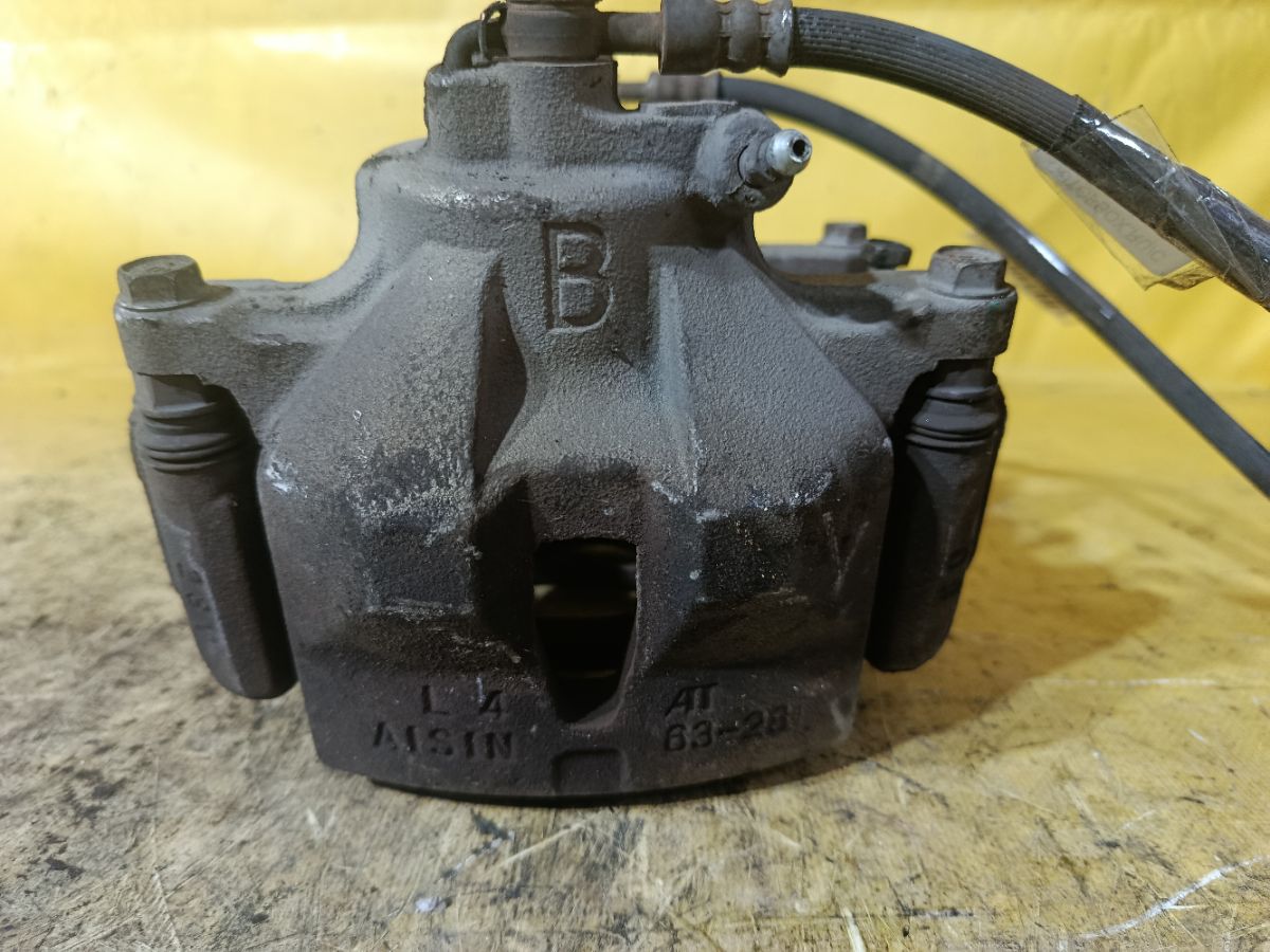 Суппорт на Toyota Isis ANM10G 1AZ-FSE Фото 3